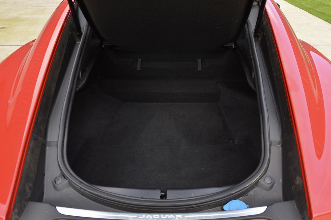 Jaguar F-Type V6 R Dynamic Auto gallery image 35