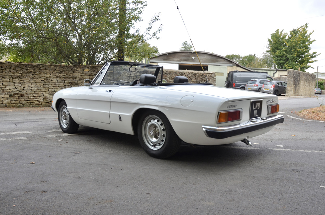 Alfa Romeo 2000 Veloce Spider 1972 gallery image 9