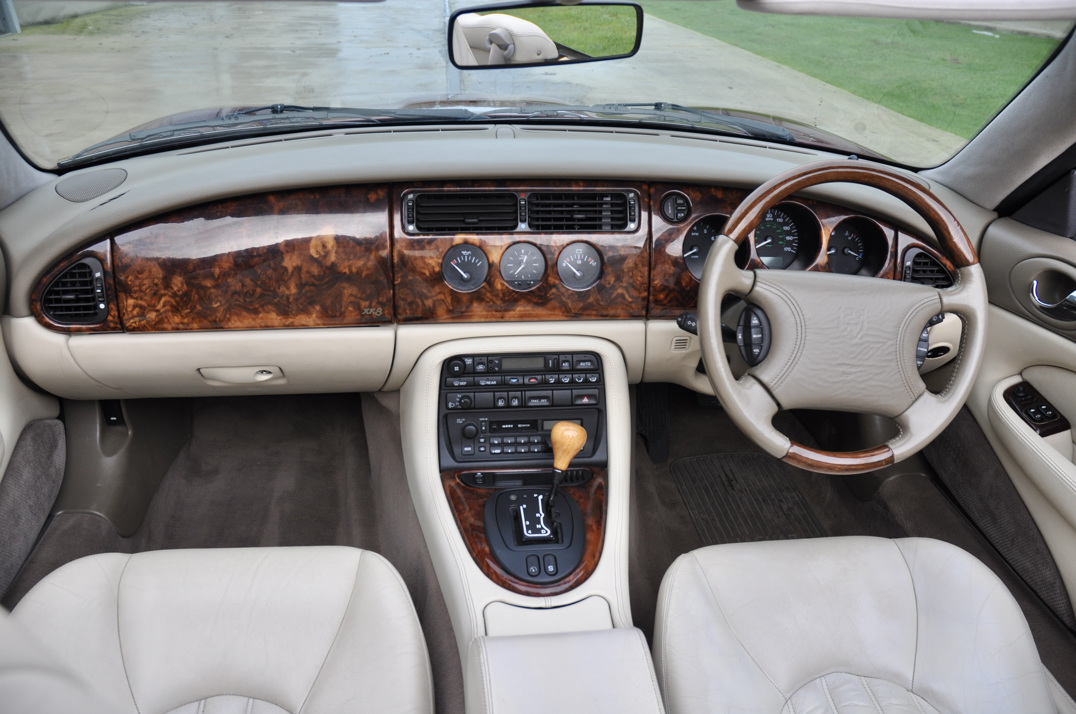 Jaguar XK8 Convertible gallery image 22