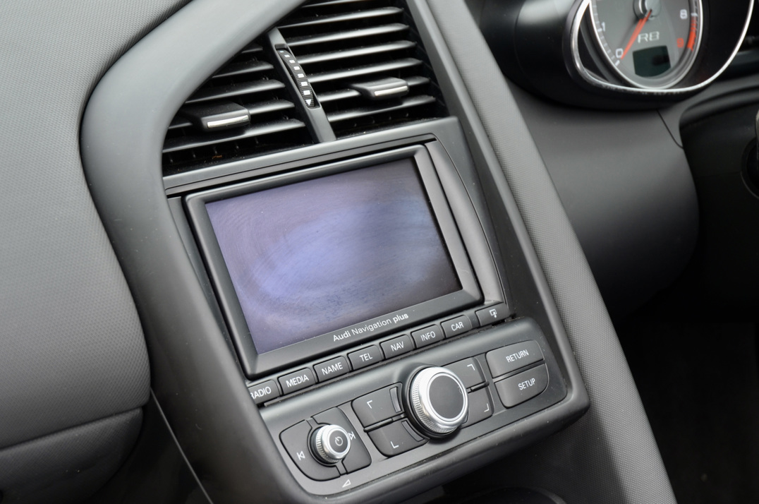 Audi R8 Spyder V8 Manul . gallery image 48