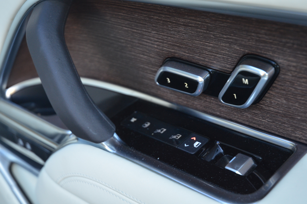 Land Rover Range Rover 3.0ltr P440e Autobiography gallery image 28