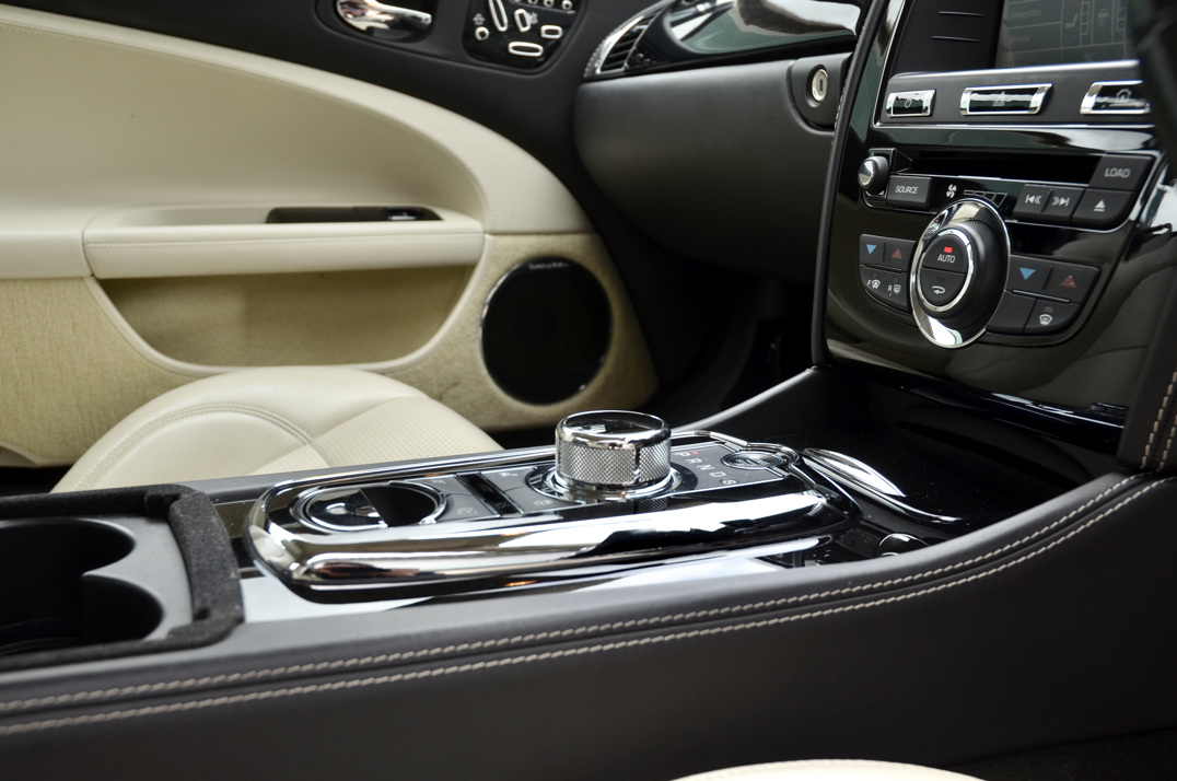 Jaguar XK 5.0 Portfolio Auto gallery image 46