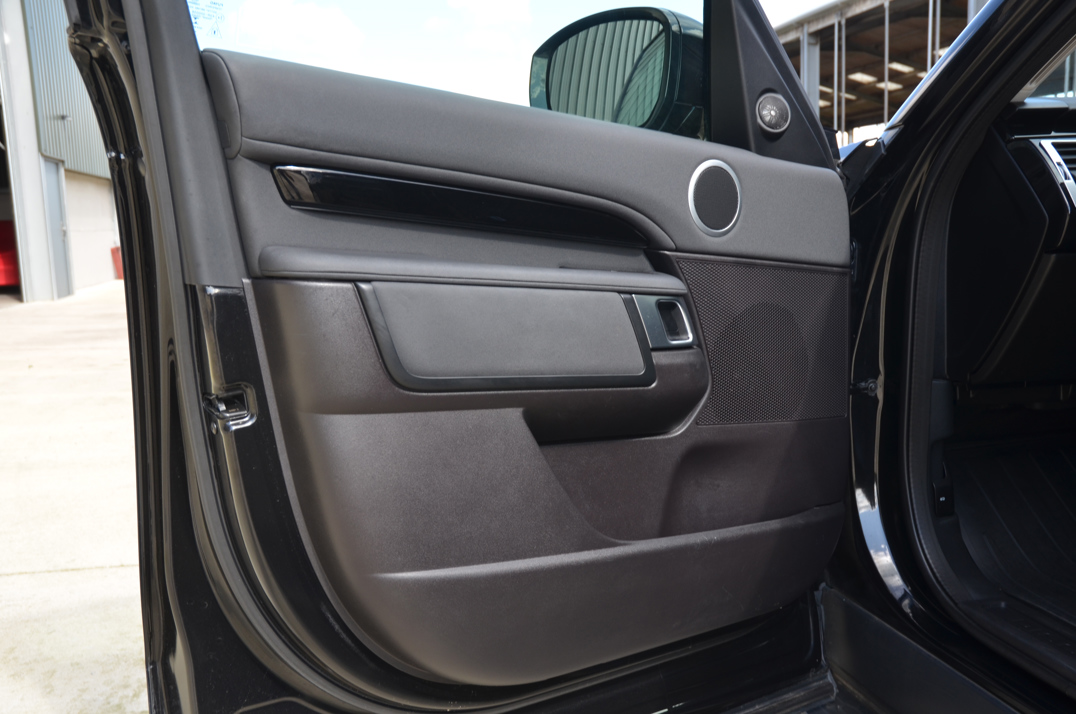 Land Rover Discovery 30 SDV6 SE Auto gallery image 40