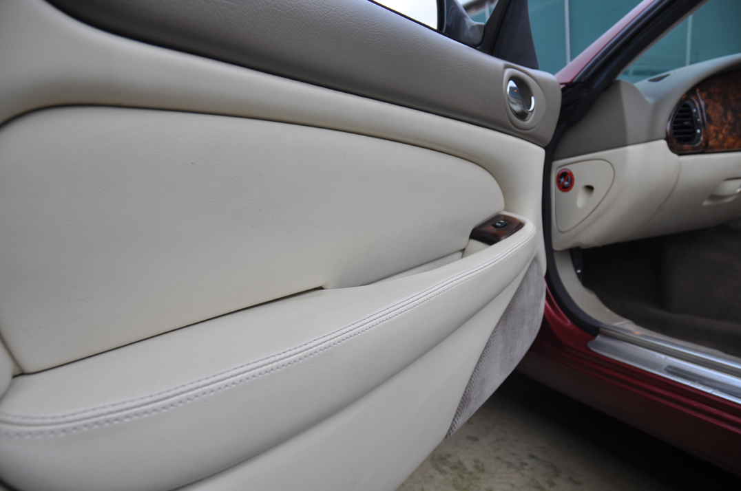 Jaguar XK8 Convertible gallery image 30