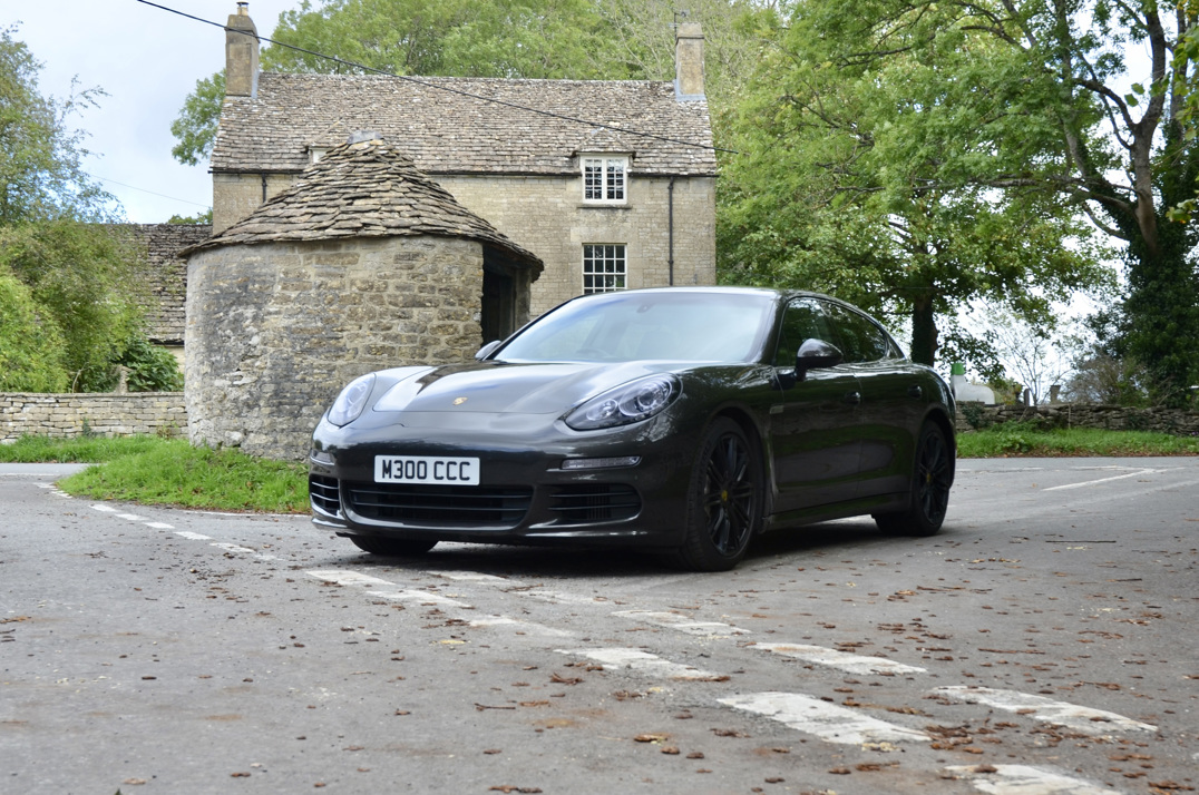 Porsche Panamera 4S - 3.0 V6 4S Hatchback 5dr Petrol PDK 4WD Euro 5 (420 ps) gallery image 2