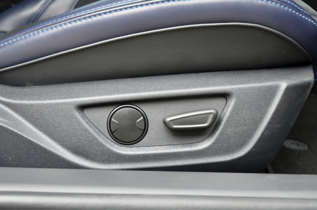 Ford Mustang 5.0 V8 Dark Horse Coupe Selshift - Euro 6. gallery image 38