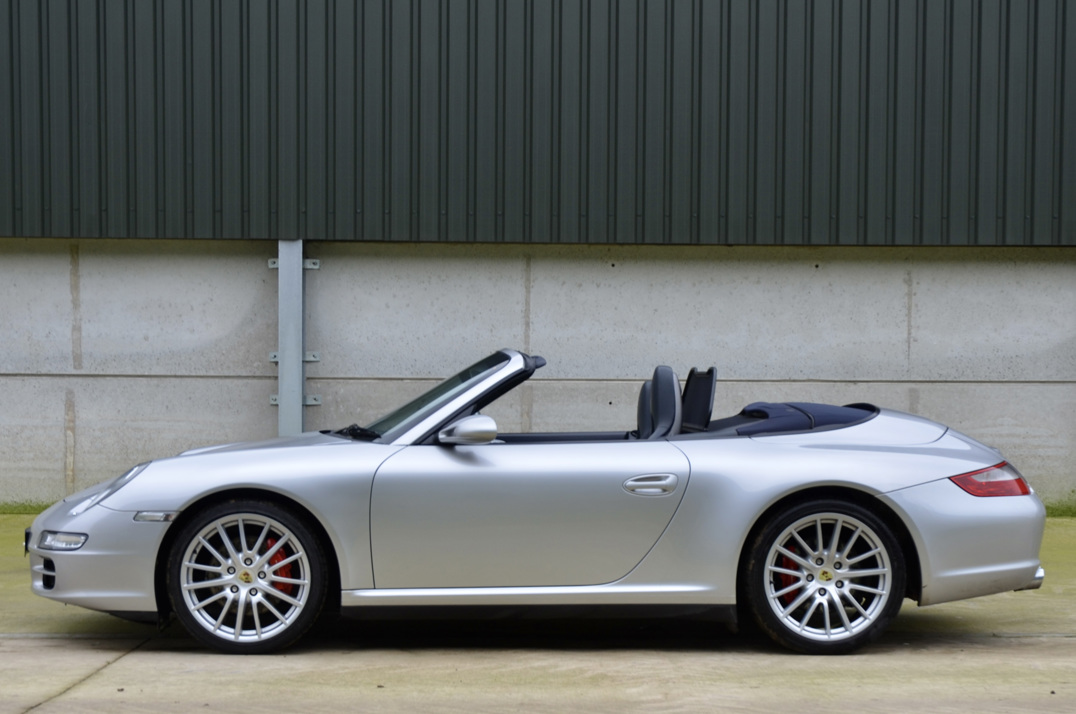 Porsche Carrera 911 C4S Cabriolet Manual. gallery image 9