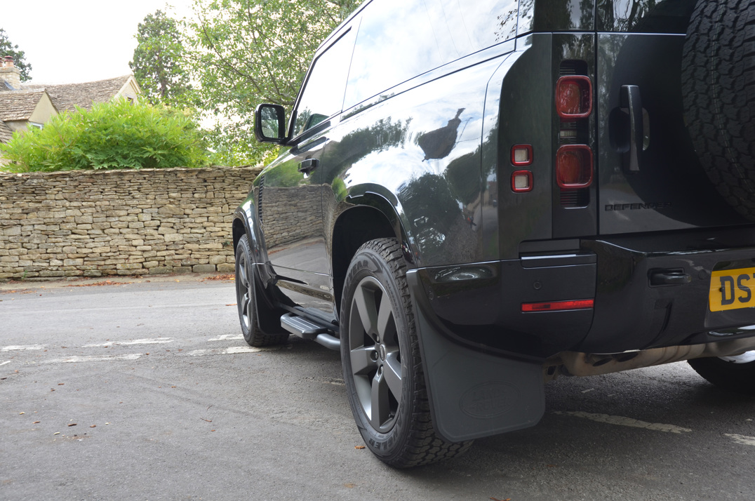 Land Rover Defender 90 X Dynamic HSE 3.0D 350 MHEV gallery image 16
