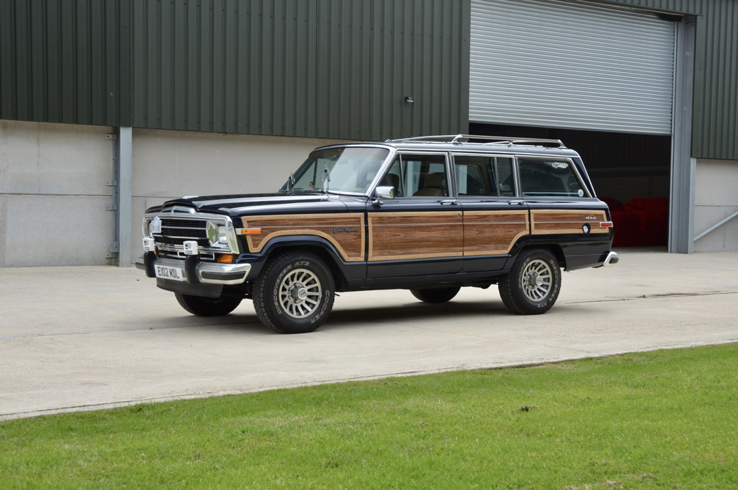 Jeep Grand Wagoneer 5.900cc V8 Auto gallery image 1