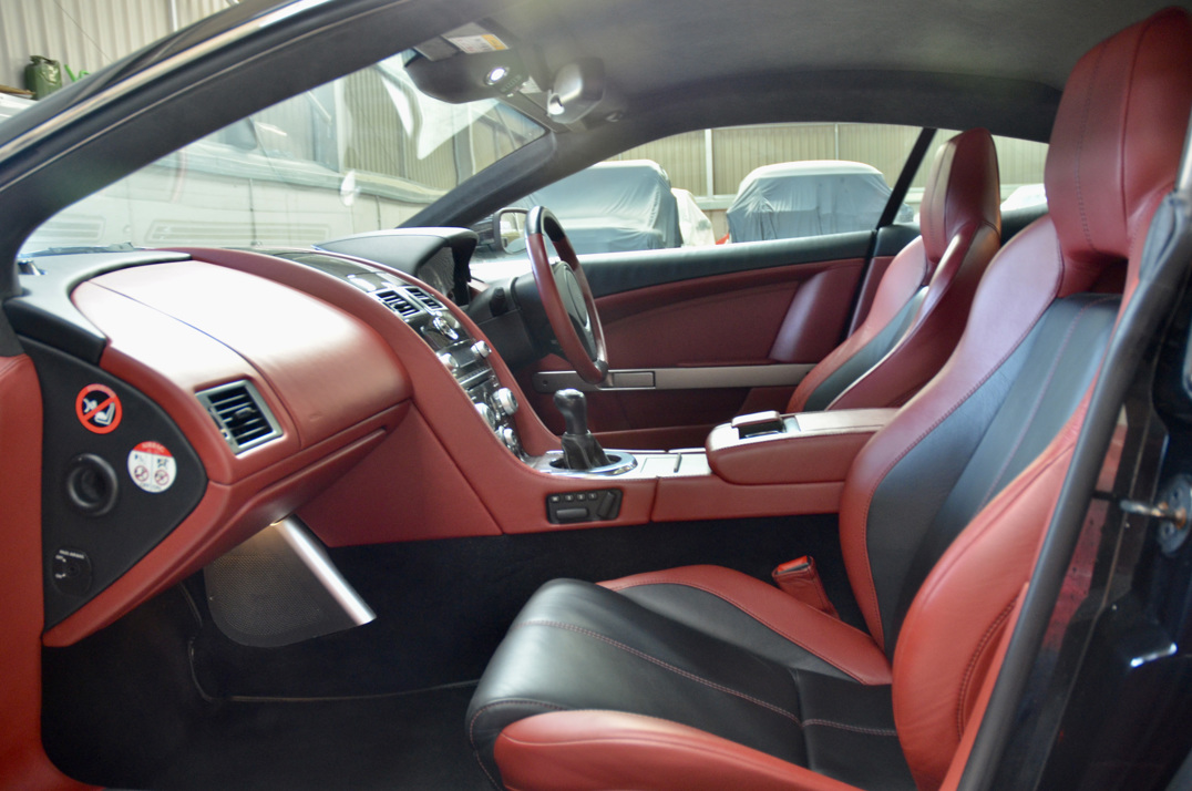 ASTON MARTIN DB-9 5.9 V12 Manual. gallery image 28