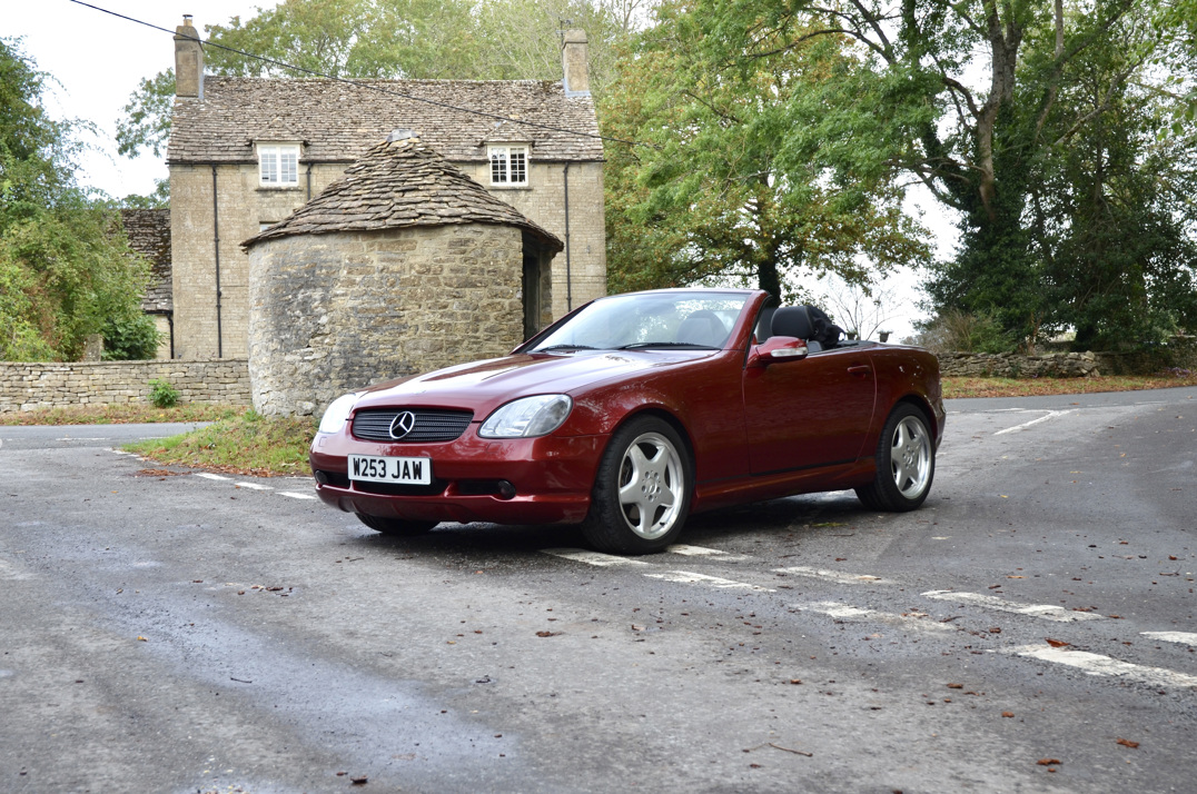 Mercedes Benz 320 SLK AMG Roadster. gallery image 2