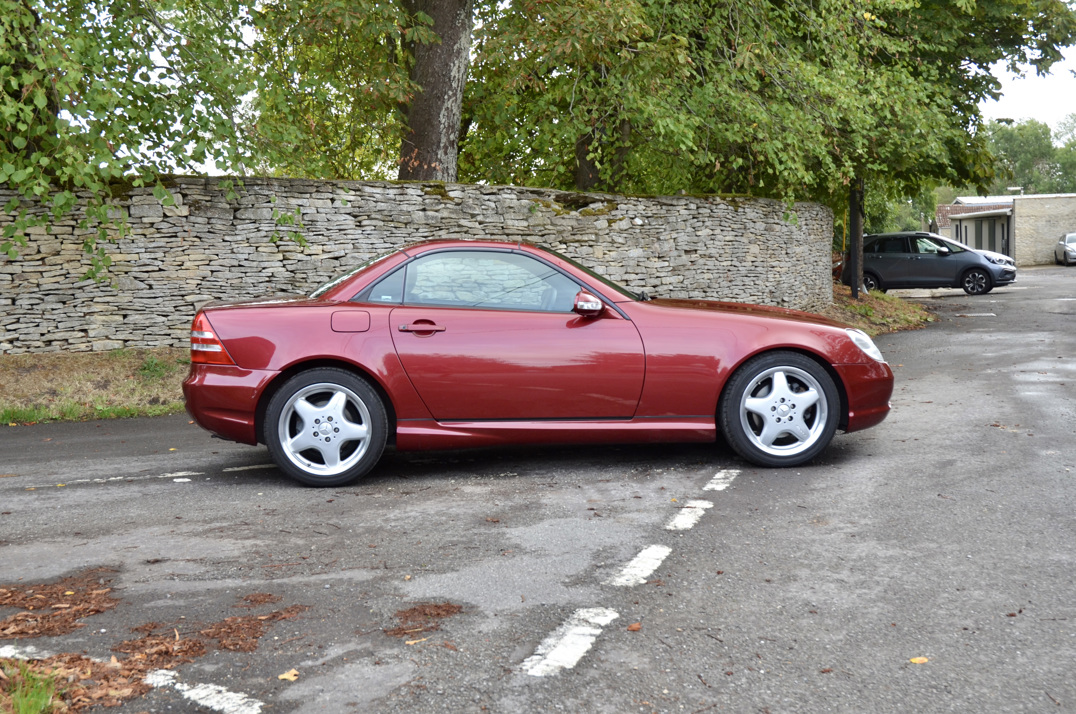 Mercedes Benz 320 SLK AMG Roadster. gallery image 4
