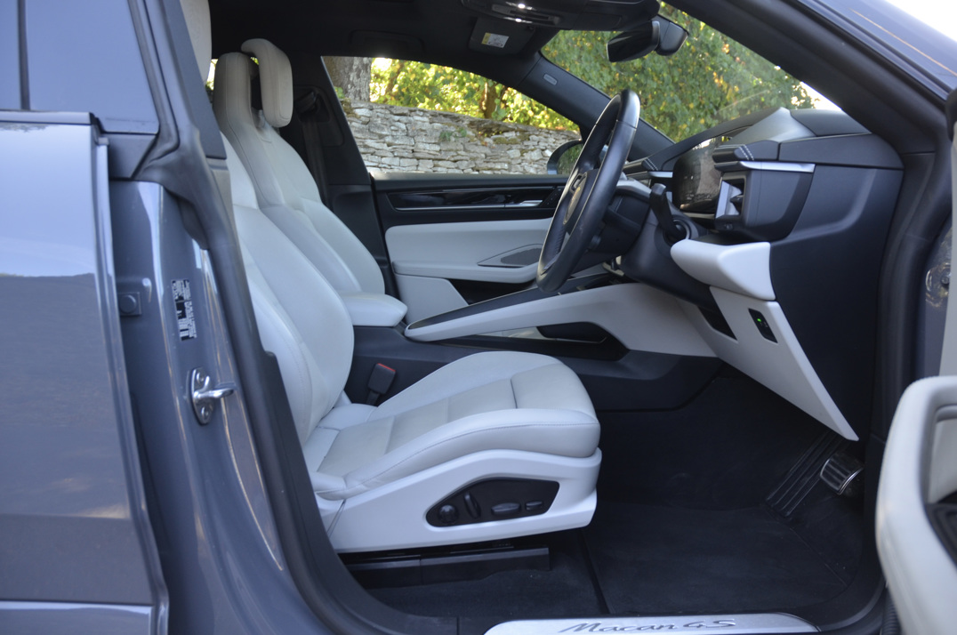 Porsche Macan 4s Electric gallery image 26