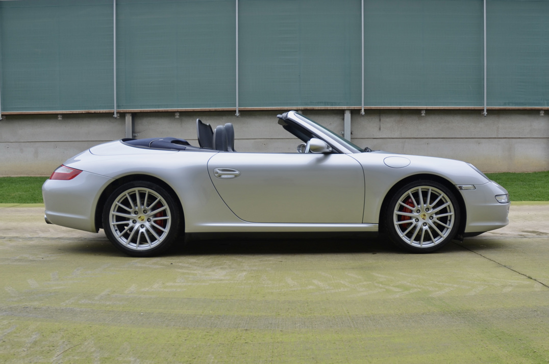 Porsche Carrera 911 C4S Cabriolet Manual. gallery image 5