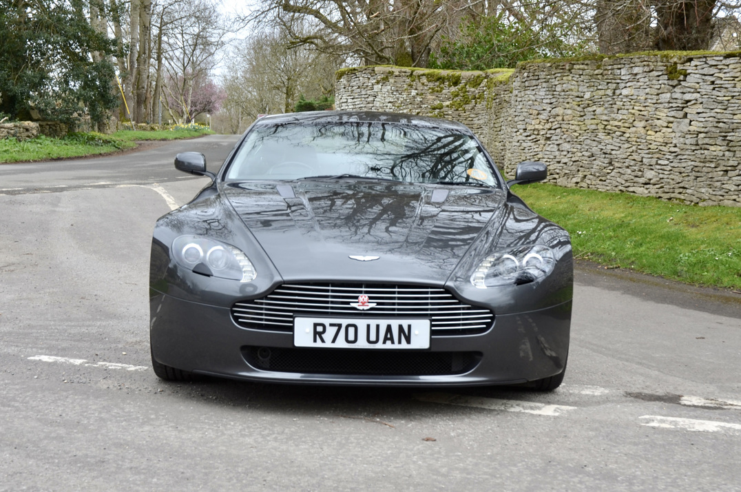 Aston Martin Vantage 4.7 Manual Coupe. gallery image 3