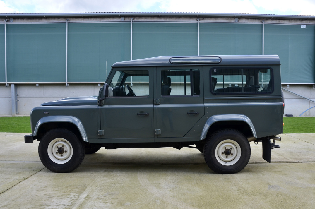 Land Rover Defender 110 County TD 7 Seater Estate gallery image 12
