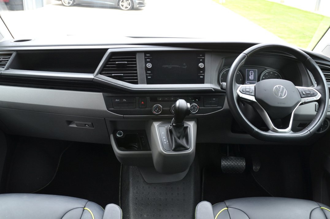 Volkswagen Kombi Sportline T6.I Auto gallery image 25