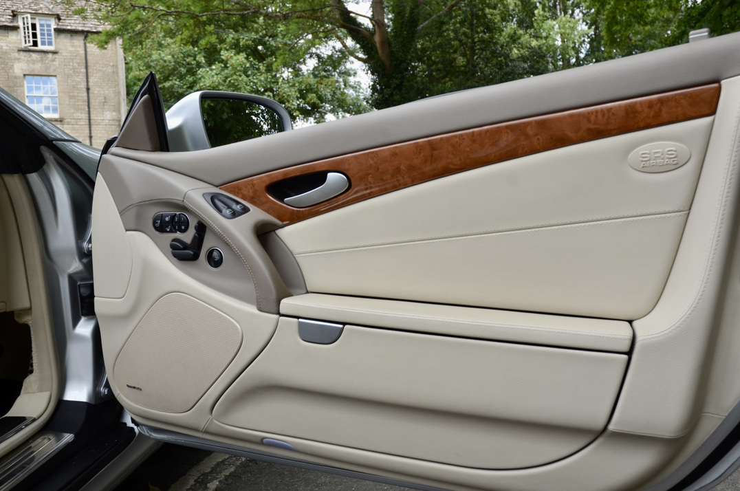 Mercedes SL 500 5.5 Auto gallery image 37