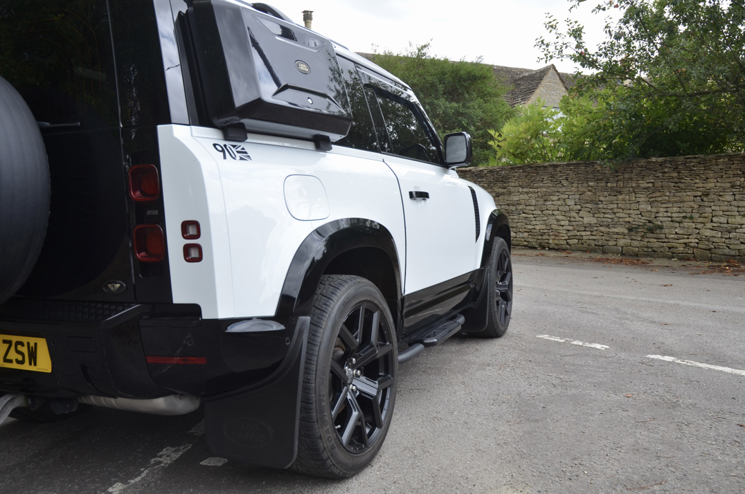 Land Rover Defender 90 3.0 250M MHEV Urban Edition gallery image 16