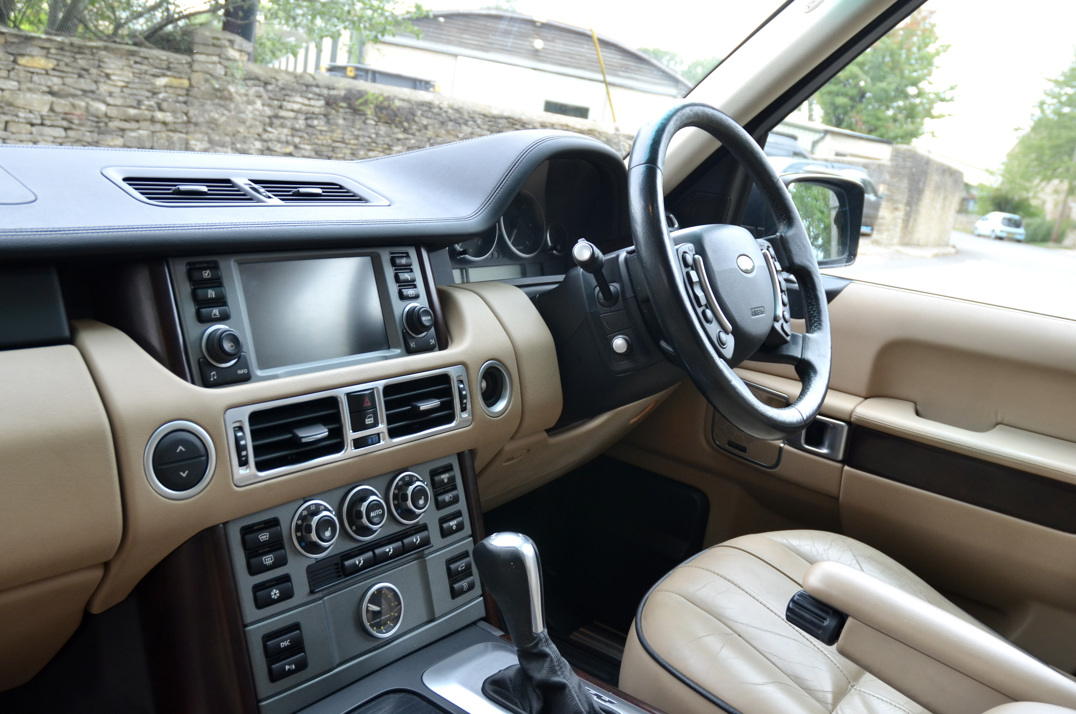 Land Rover Range Rover Vogue TDV8 gallery image 35
