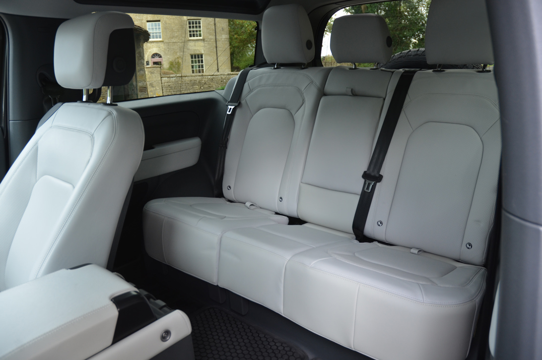 Land Rover Defender 90 X Dynamic HSE 3.0D 350 MHEV gallery image 37
