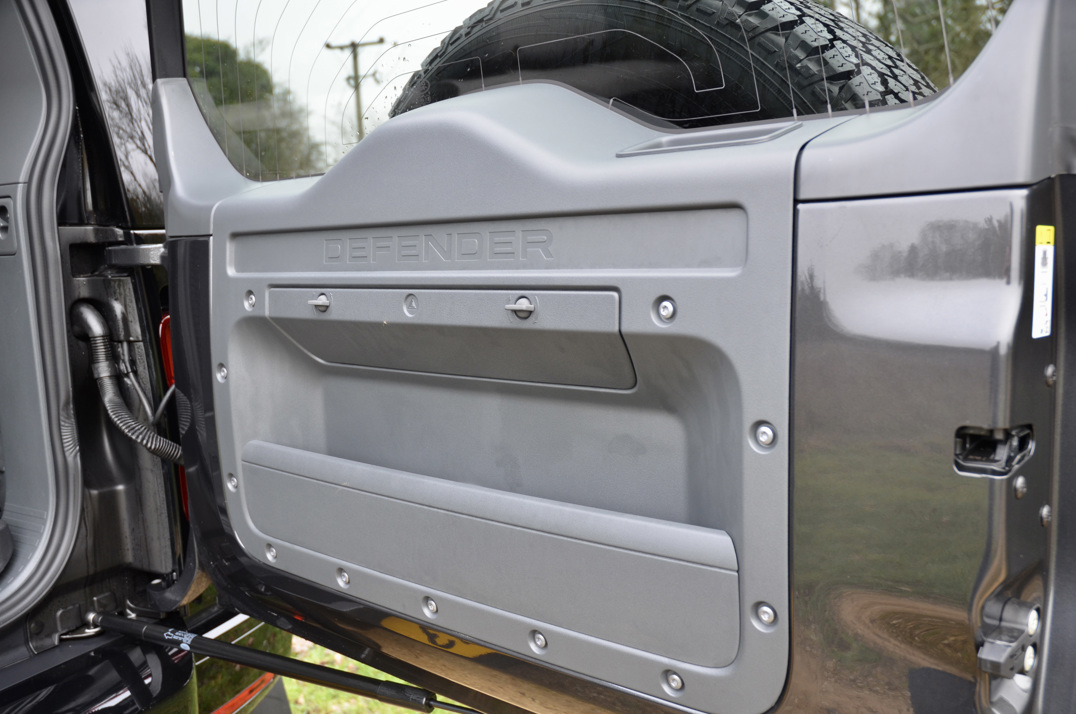 Land Rover Defender 90 X Dynamic HSE 3.0D MHEV gallery image 39