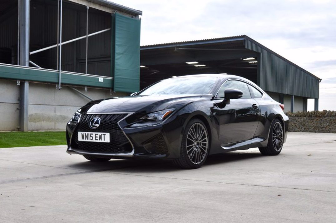 Lexus RCF V8 Coupe gallery image 2
